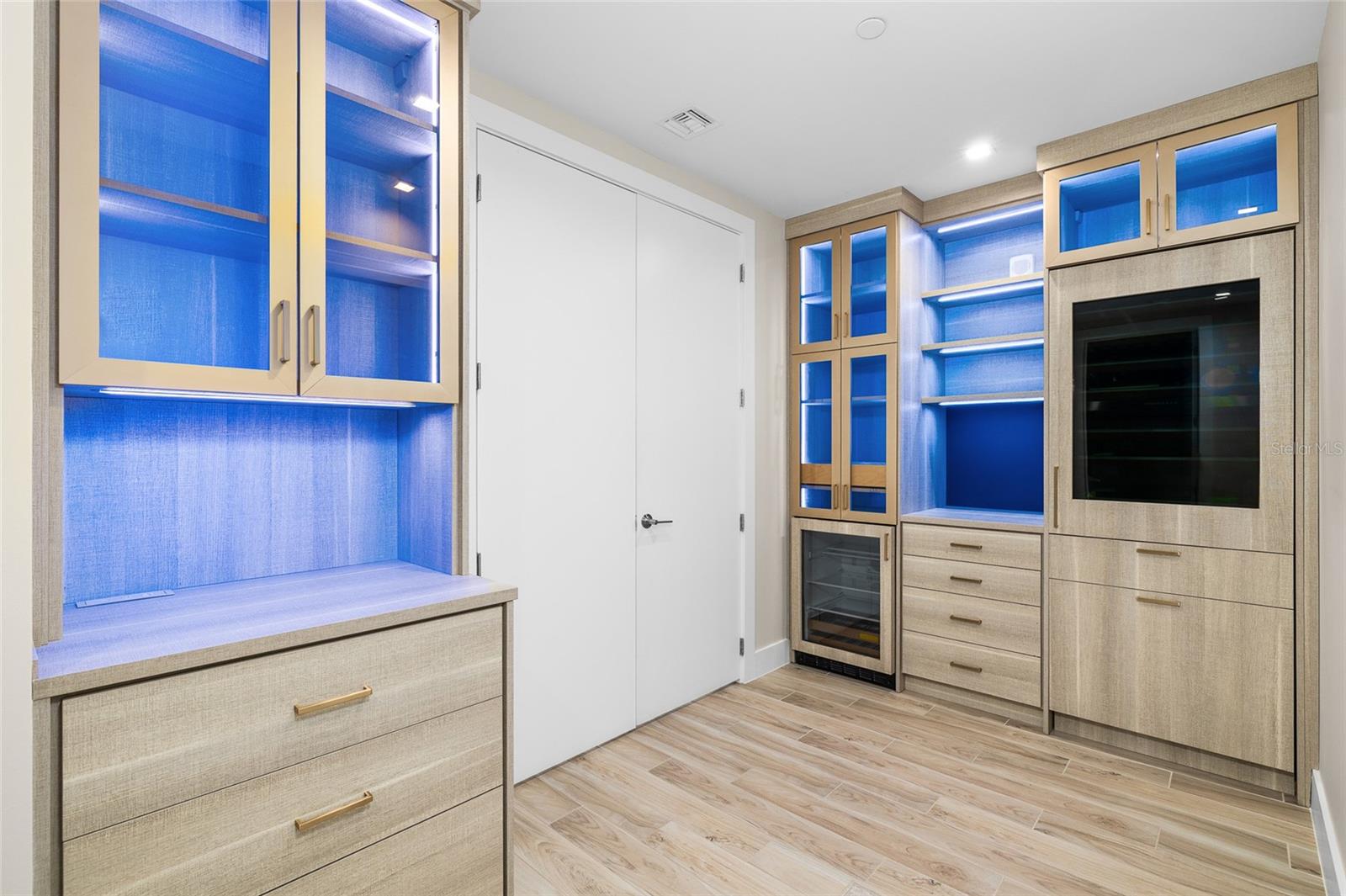 MARINA POINTE EAST - Residential