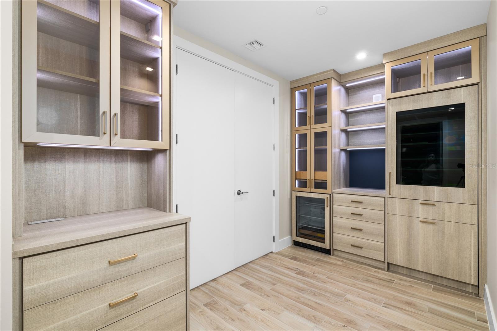 MARINA POINTE EAST - Residential