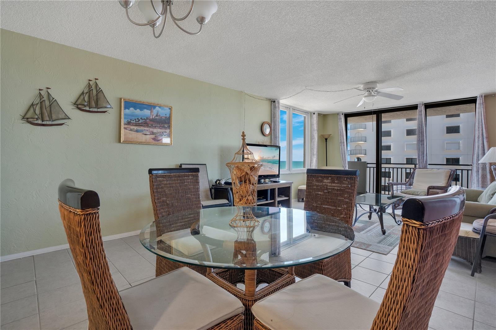OCEANS FIVE - Residential