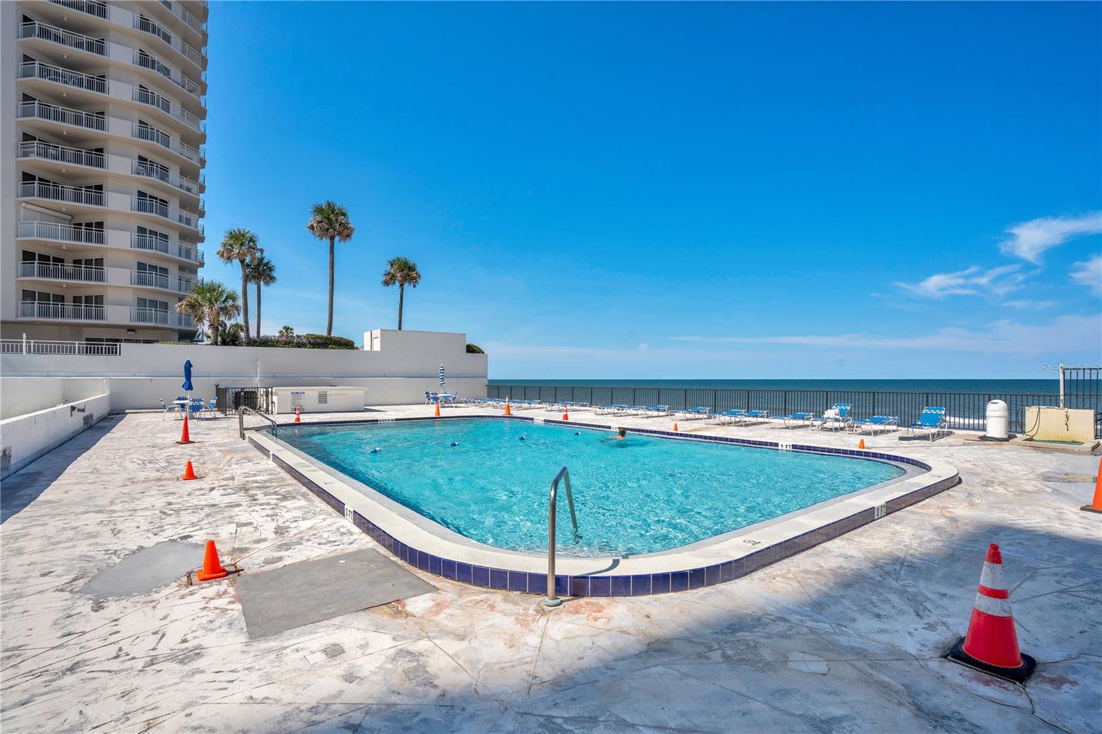 OCEANS FIVE - Residential