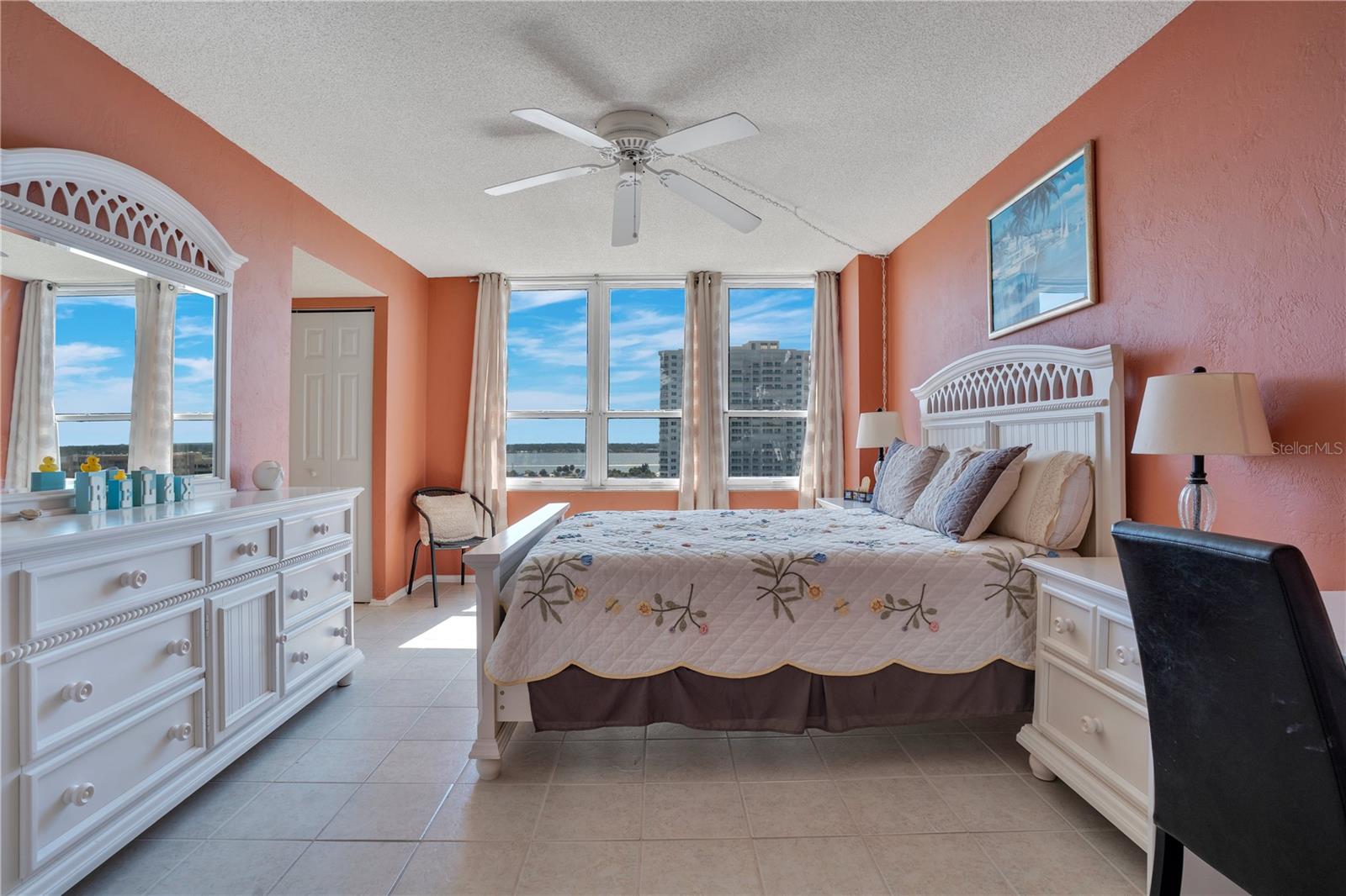 OCEANS FIVE - Residential