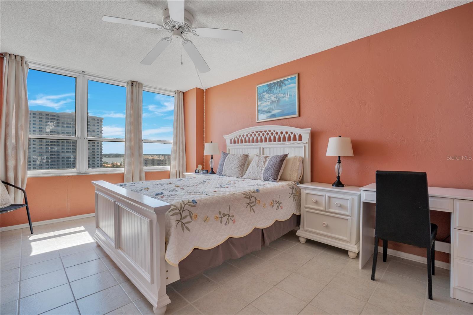 OCEANS FIVE - Residential
