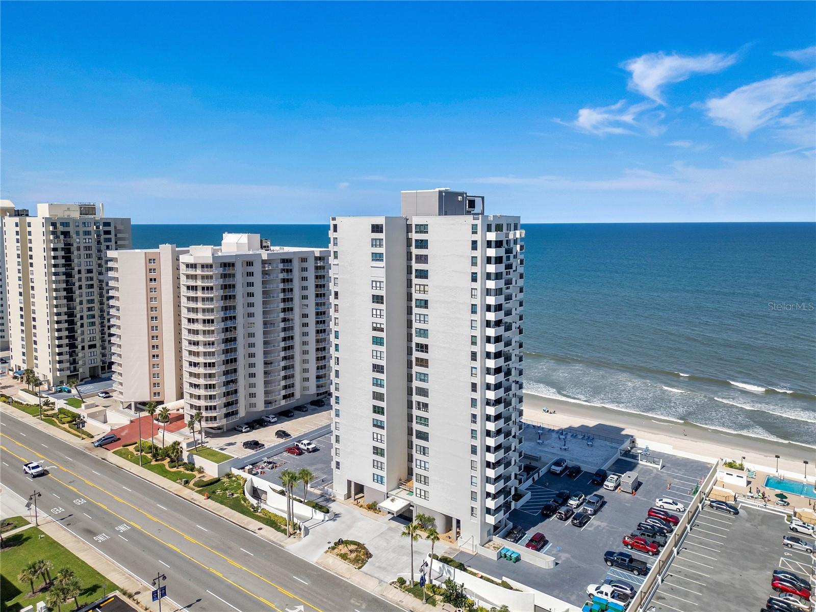 OCEANS FIVE - Residential