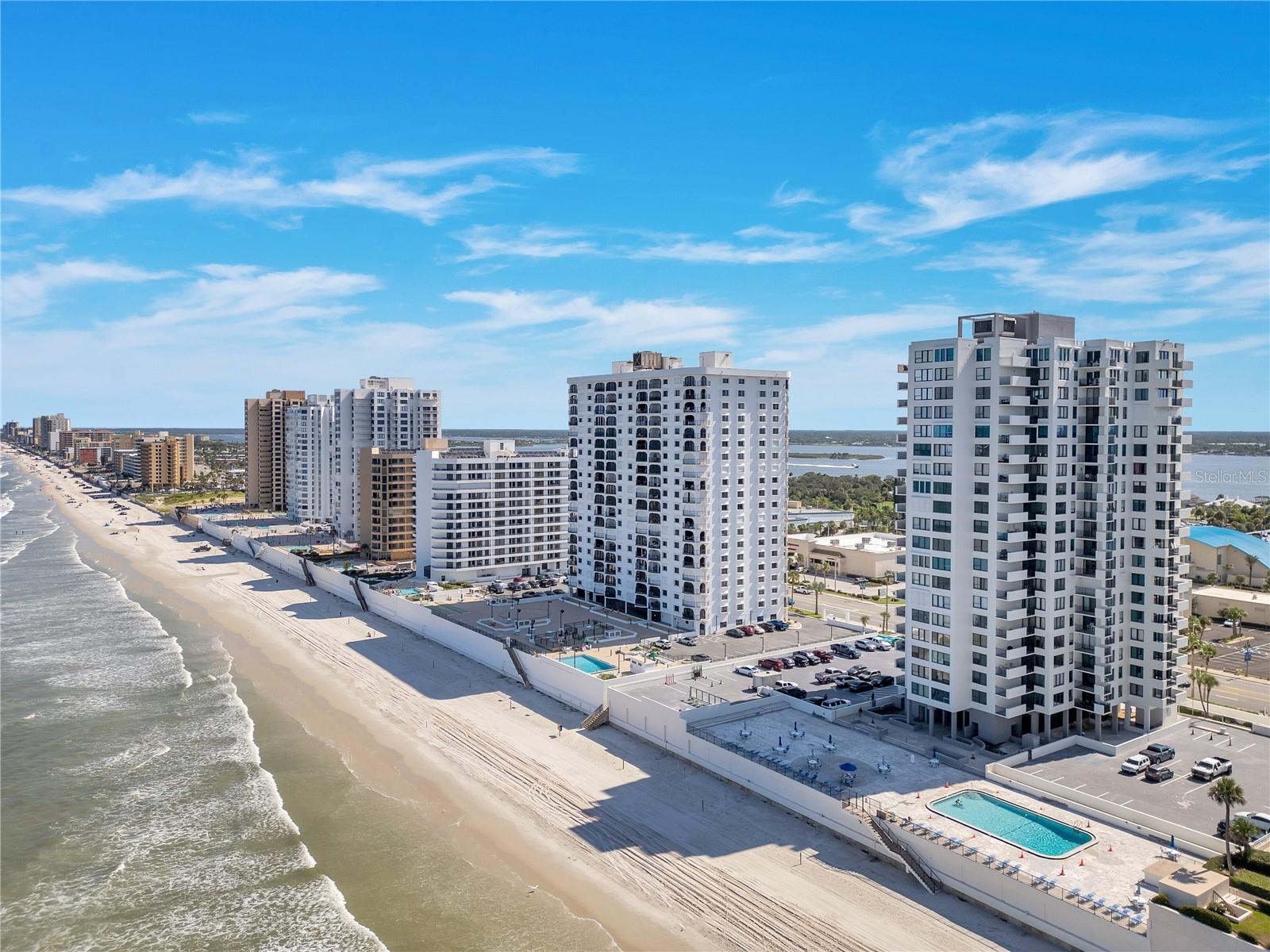 OCEANS FIVE - Residential