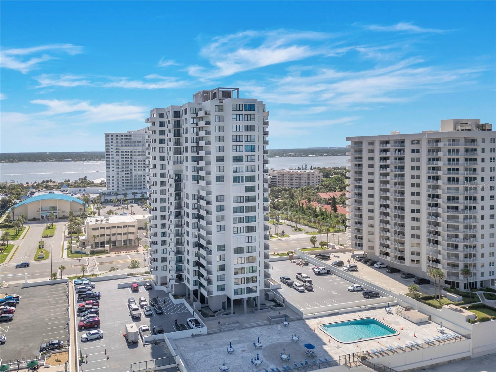 OCEANS FIVE - Residential