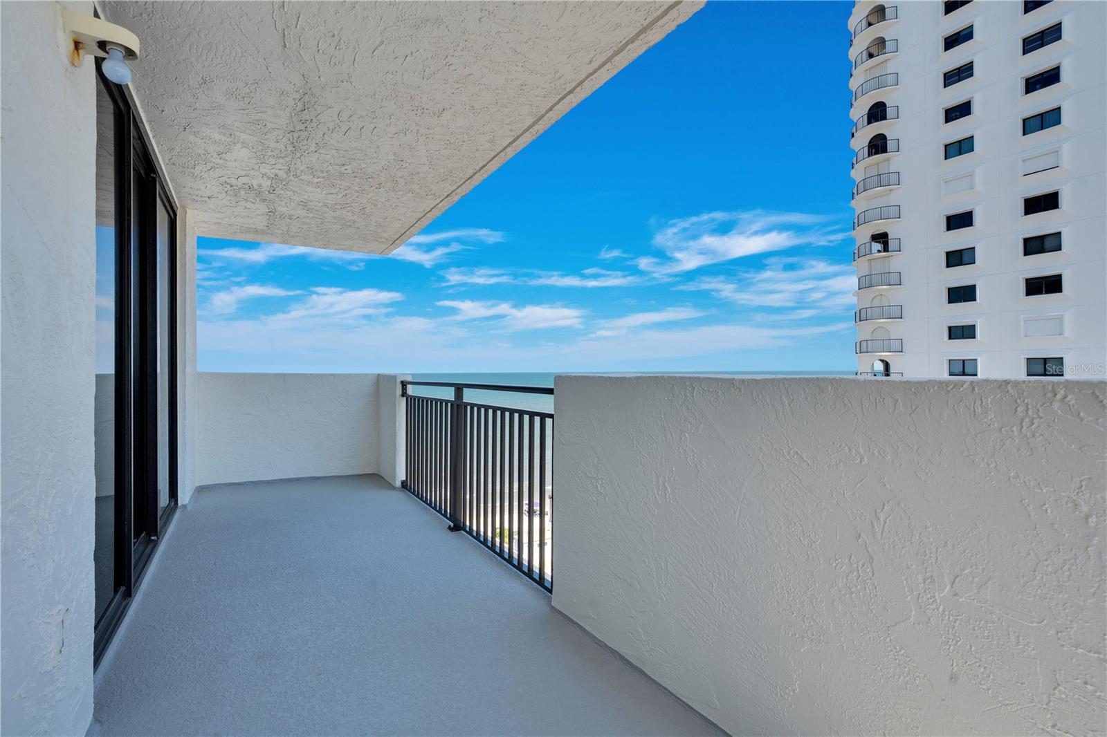 OCEANS FIVE - Residential