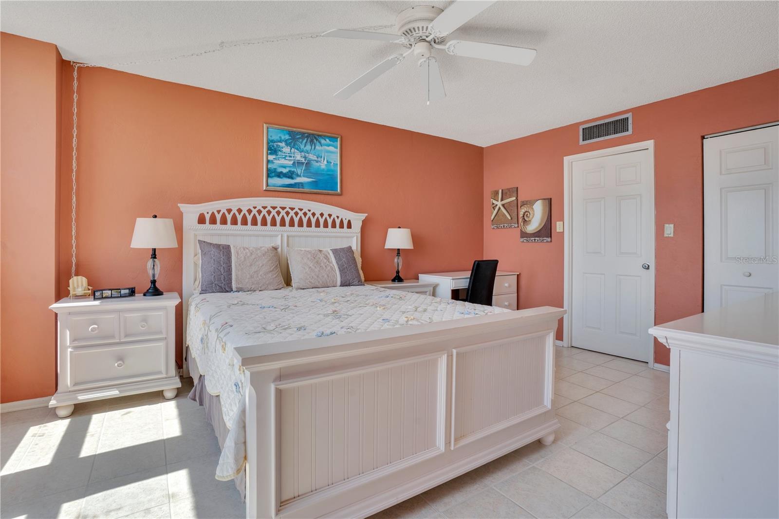 OCEANS FIVE - Residential