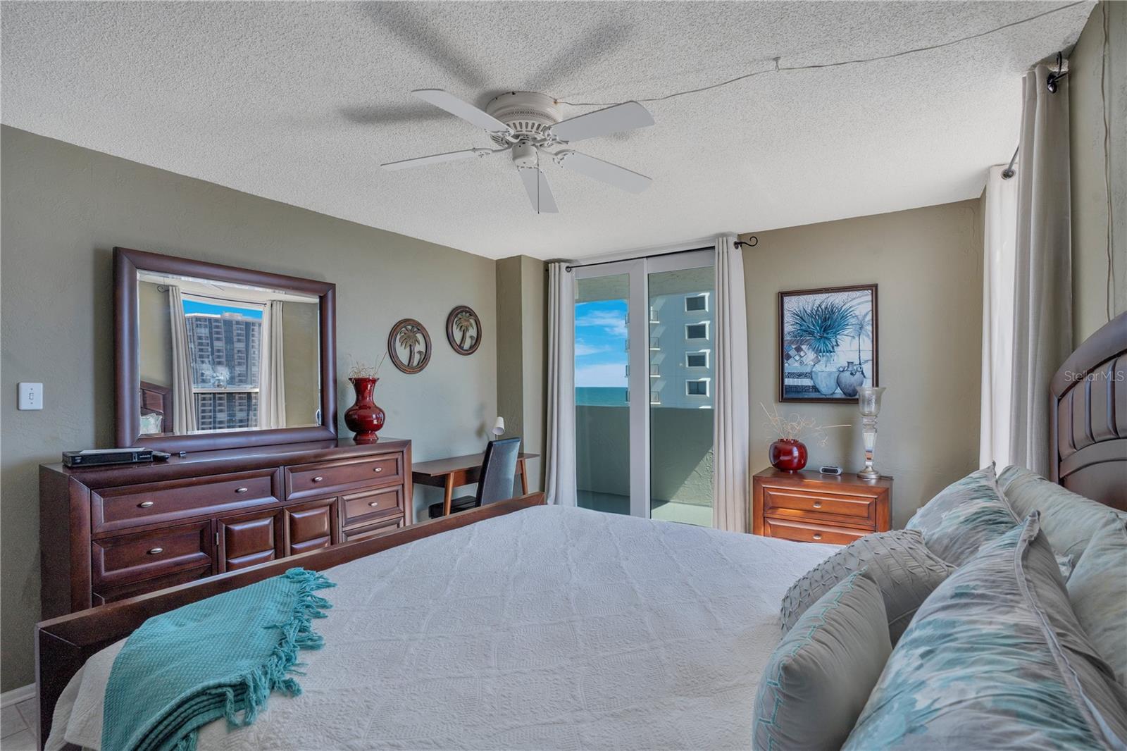 OCEANS FIVE - Residential