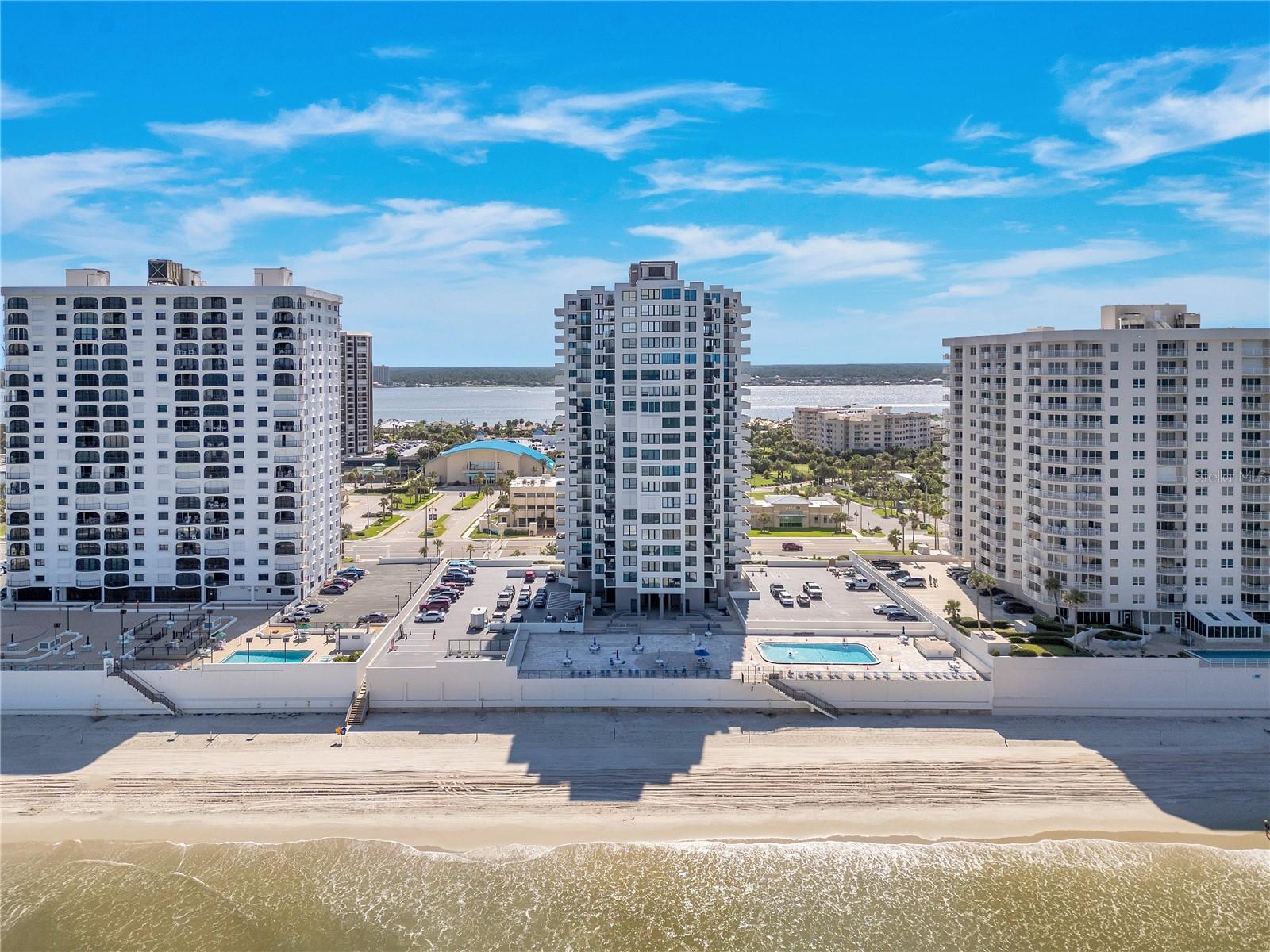 OCEANS FIVE - Residential