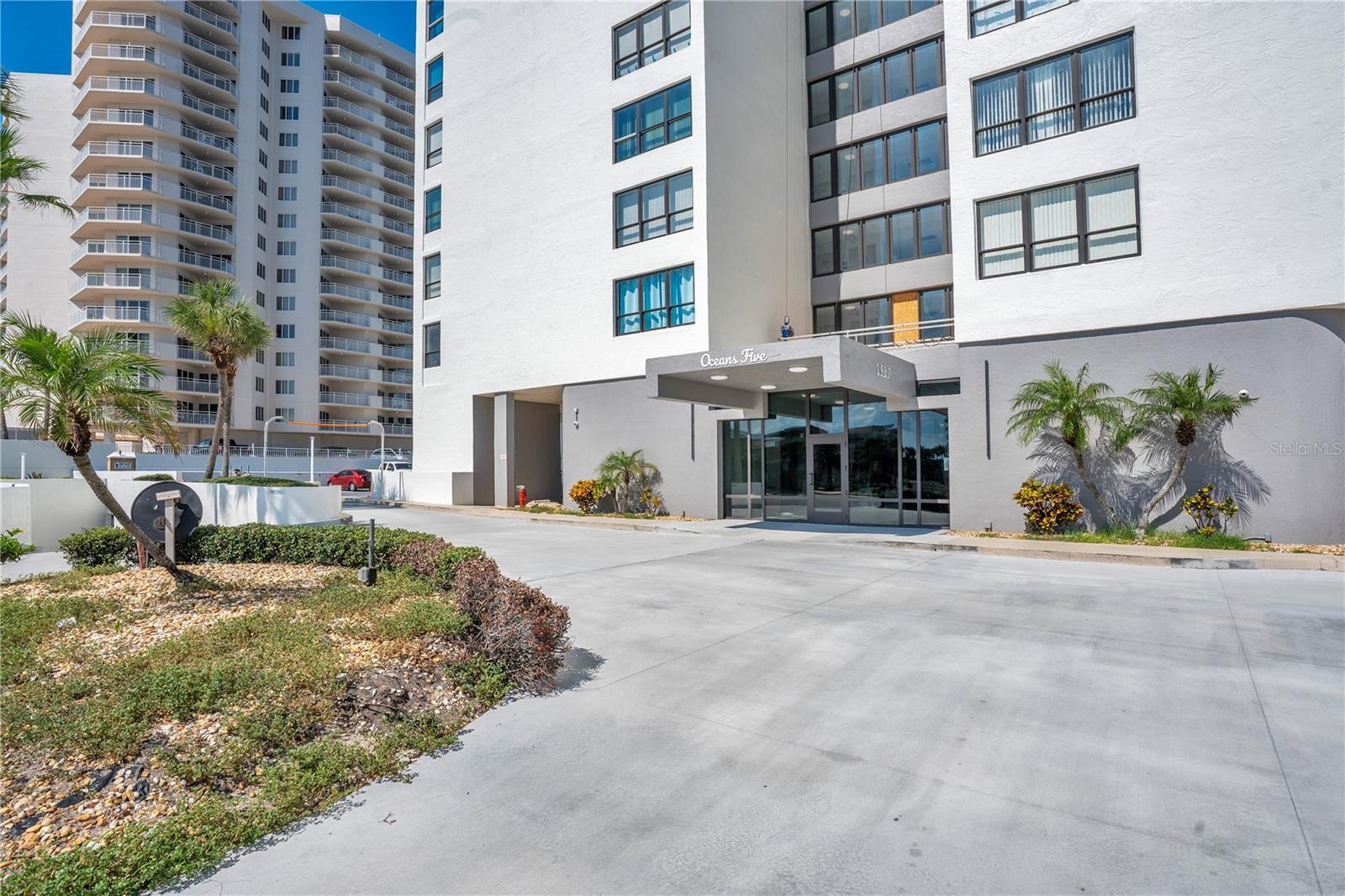OCEANS FIVE - Residential