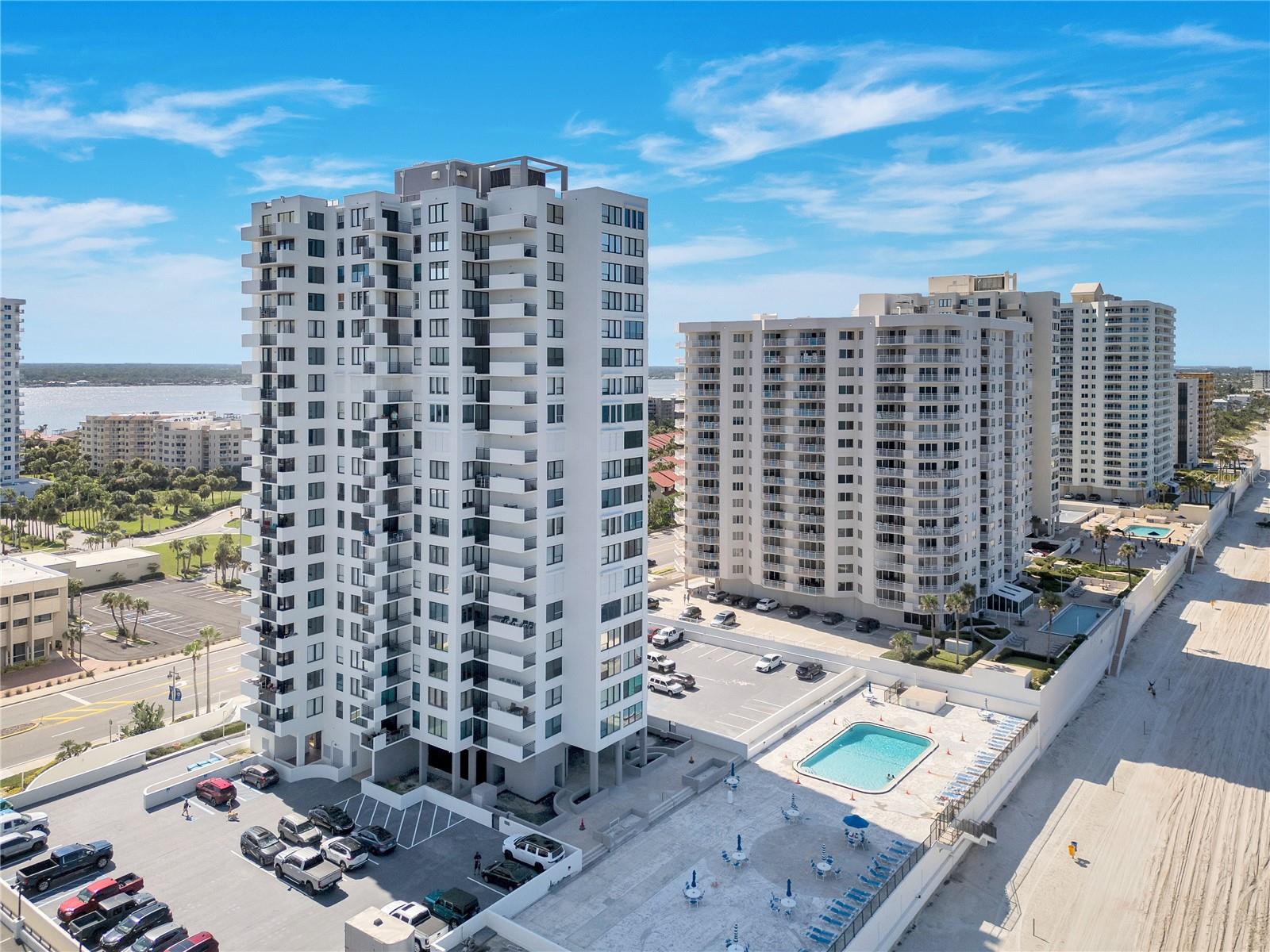 OCEANS FIVE - Residential