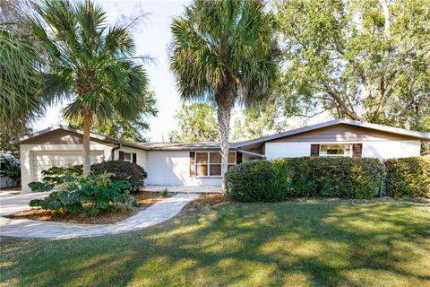 Photo of 630 E Country Club Drive, Williston, FL 32696 (MLS # OM714525)