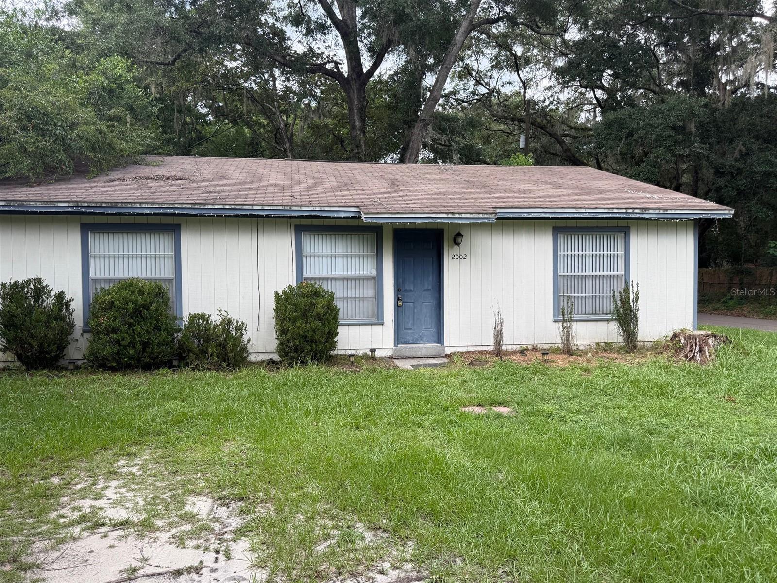 Very roomy 4/2 close to shopping, grocery stores and schools! Corner lot with great fenced yard. Est. Sq. Ft. 1353.