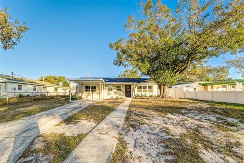 A home in LAKELAND