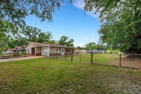 A home in LAKELAND