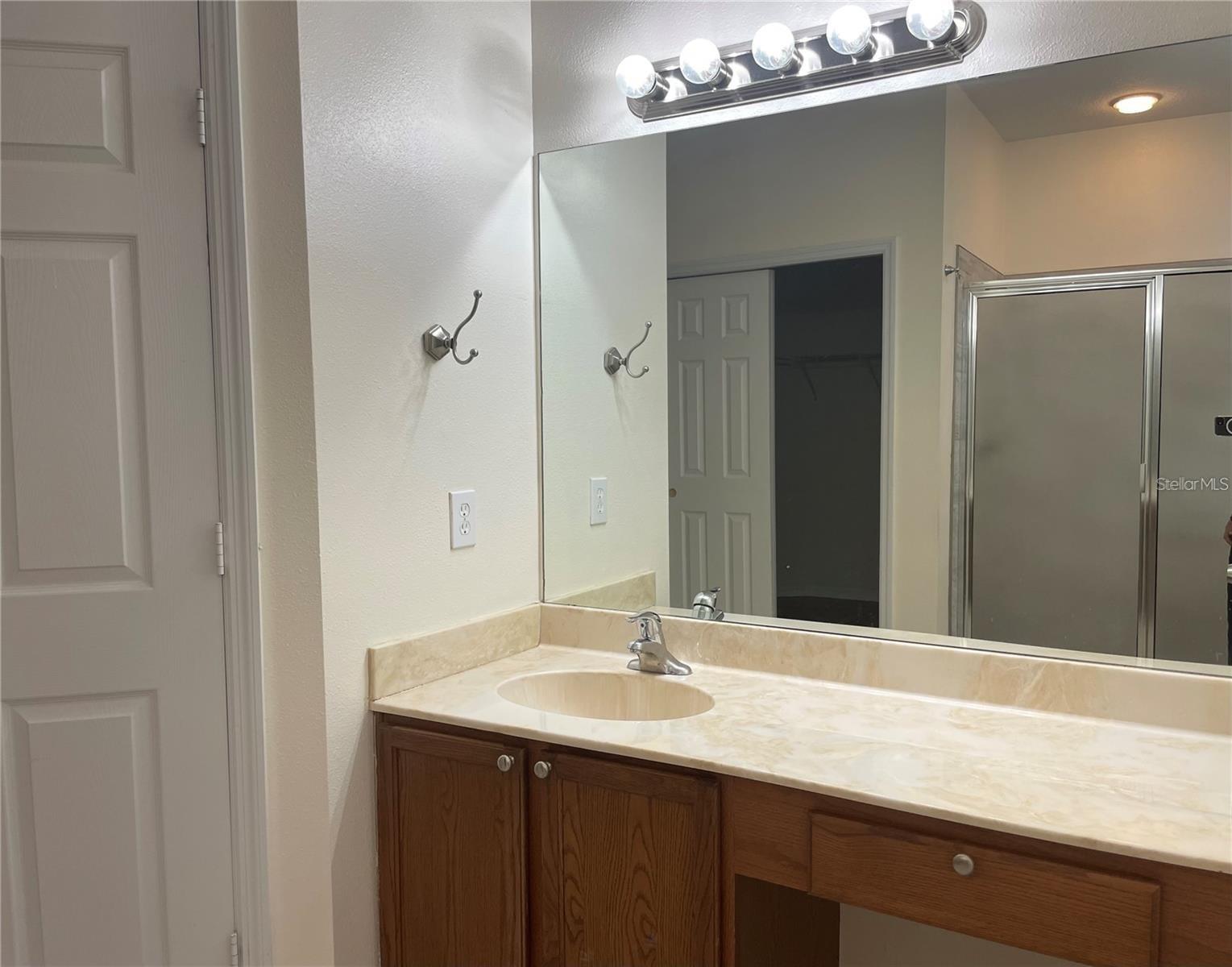 HAMMOCKS - Residential Lease