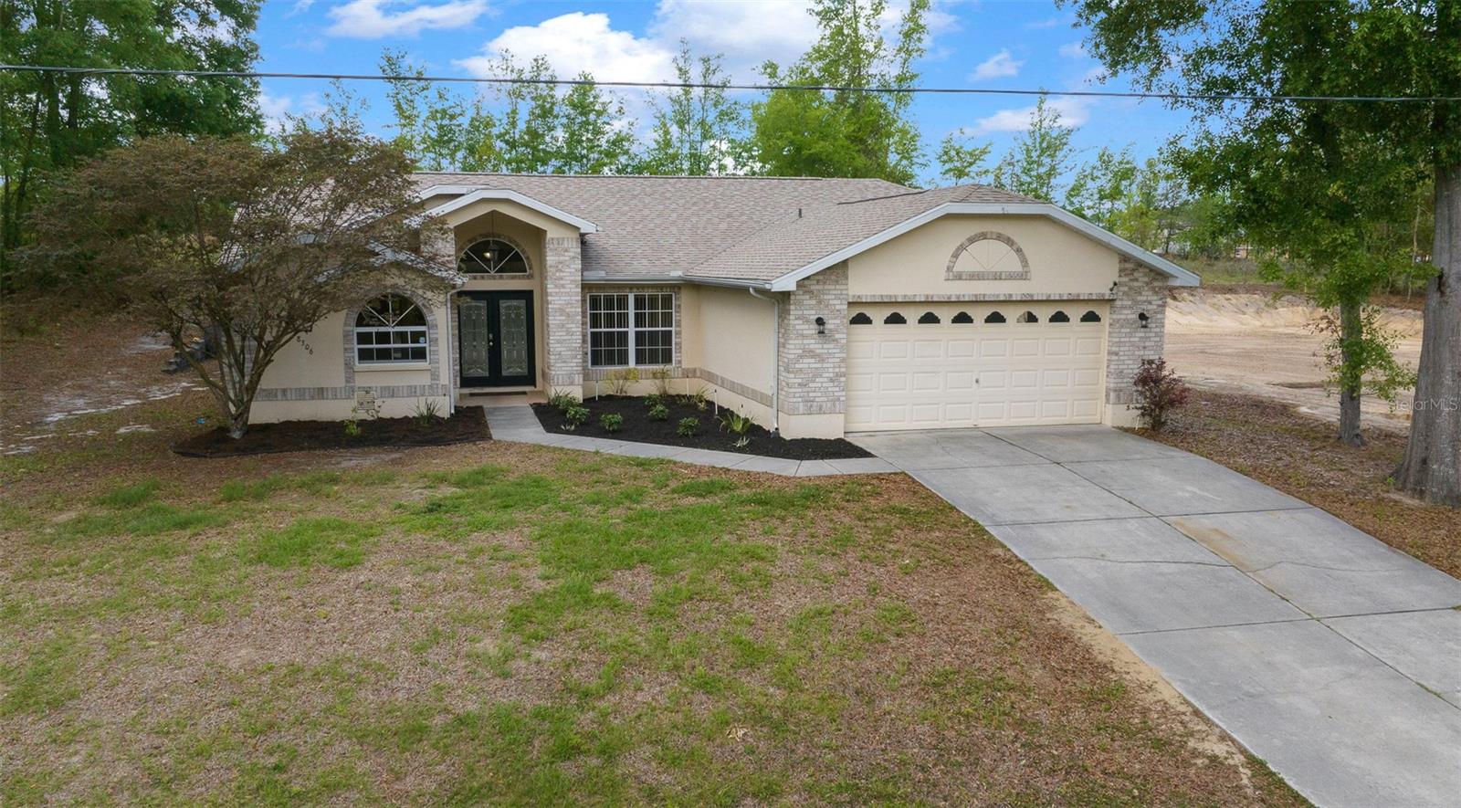 8306 N VINCE DRIVE