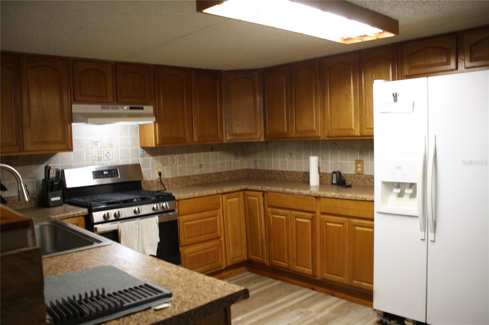 COUNTRY ACRES - Residential