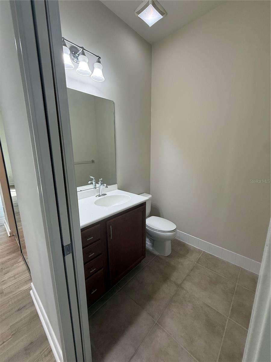 VILLAGEWALK/LK NONA UN 03B - Residential Lease