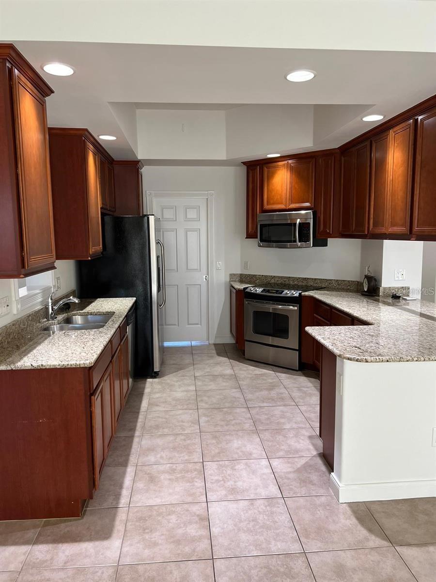 VILLAGEWALK/LK NONA UN 03B - Residential Lease