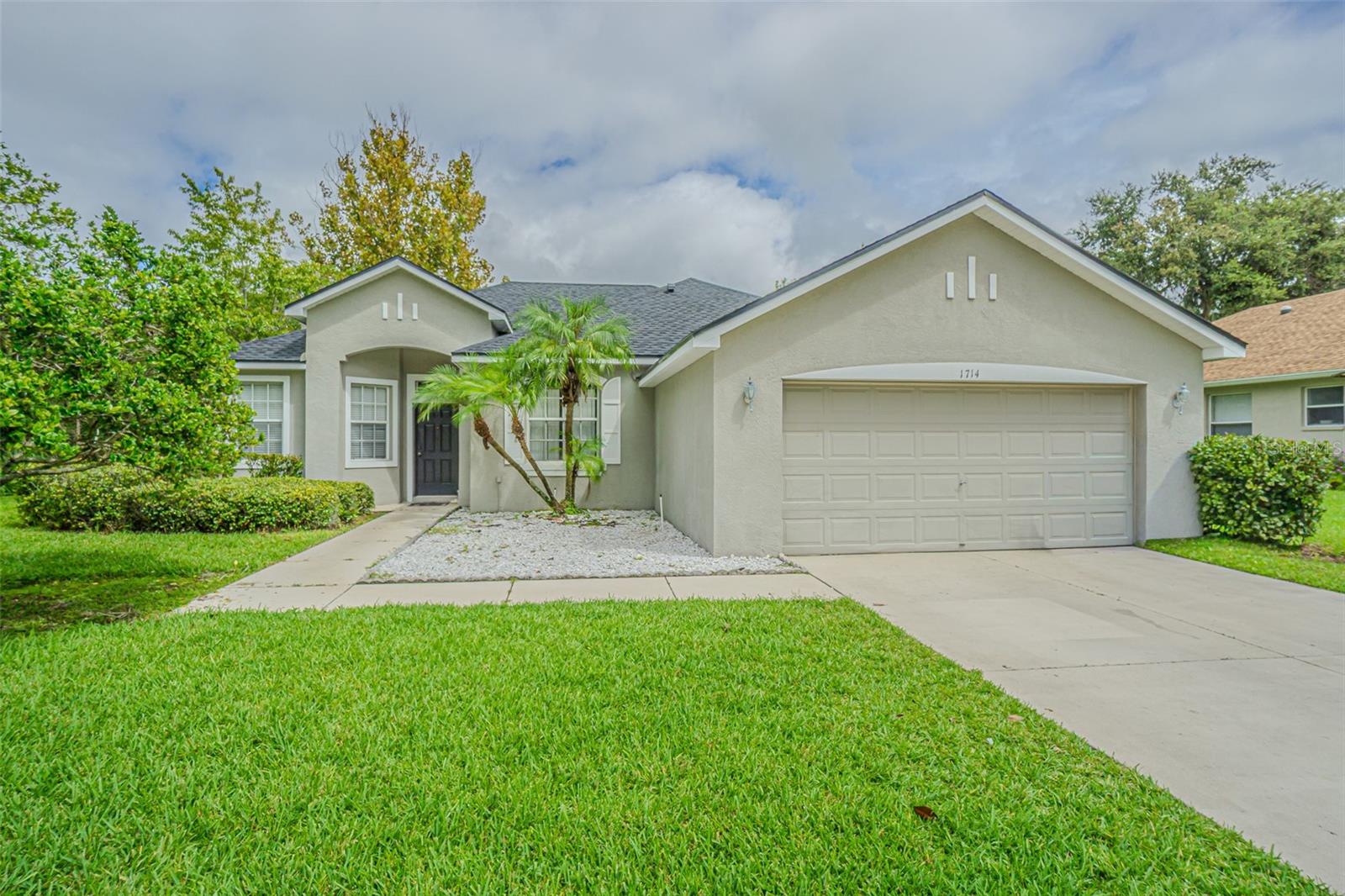 This charming home in Plant City's desirable Walden Lake community features a brand-new roof (2025) for added peace of mind. Enjoy nearby attractions like the Florida Strawberry Festival, Dinosaur World, and Parkesdale Farm Market. Just minutes from historic downtown Plant City with shops, dining, and museums. Conveniently located with easy access to I-4, Tampa, and Orlando. Experience comfort, community, and local charm all in one place!