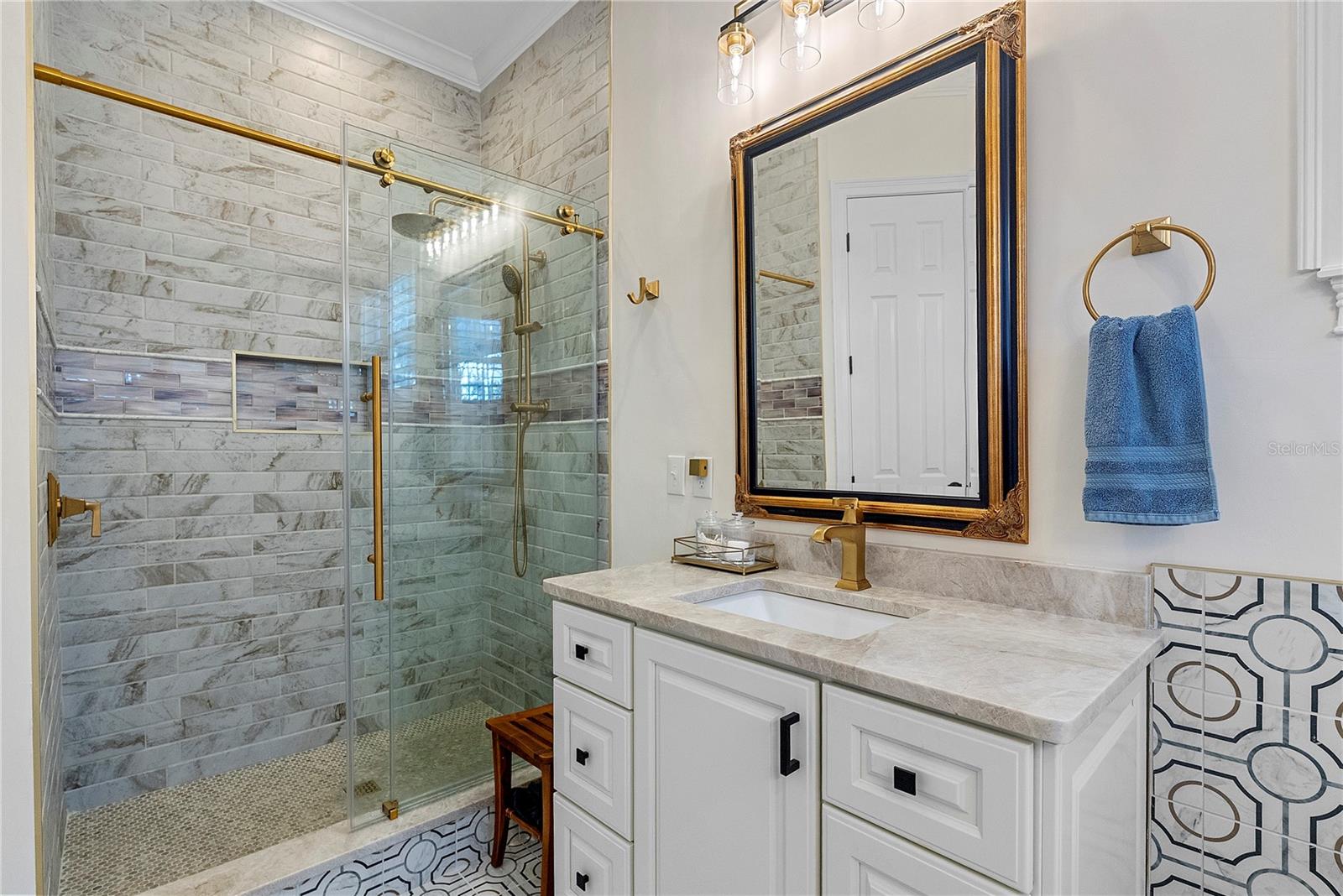 KEENES POINTE - Residential