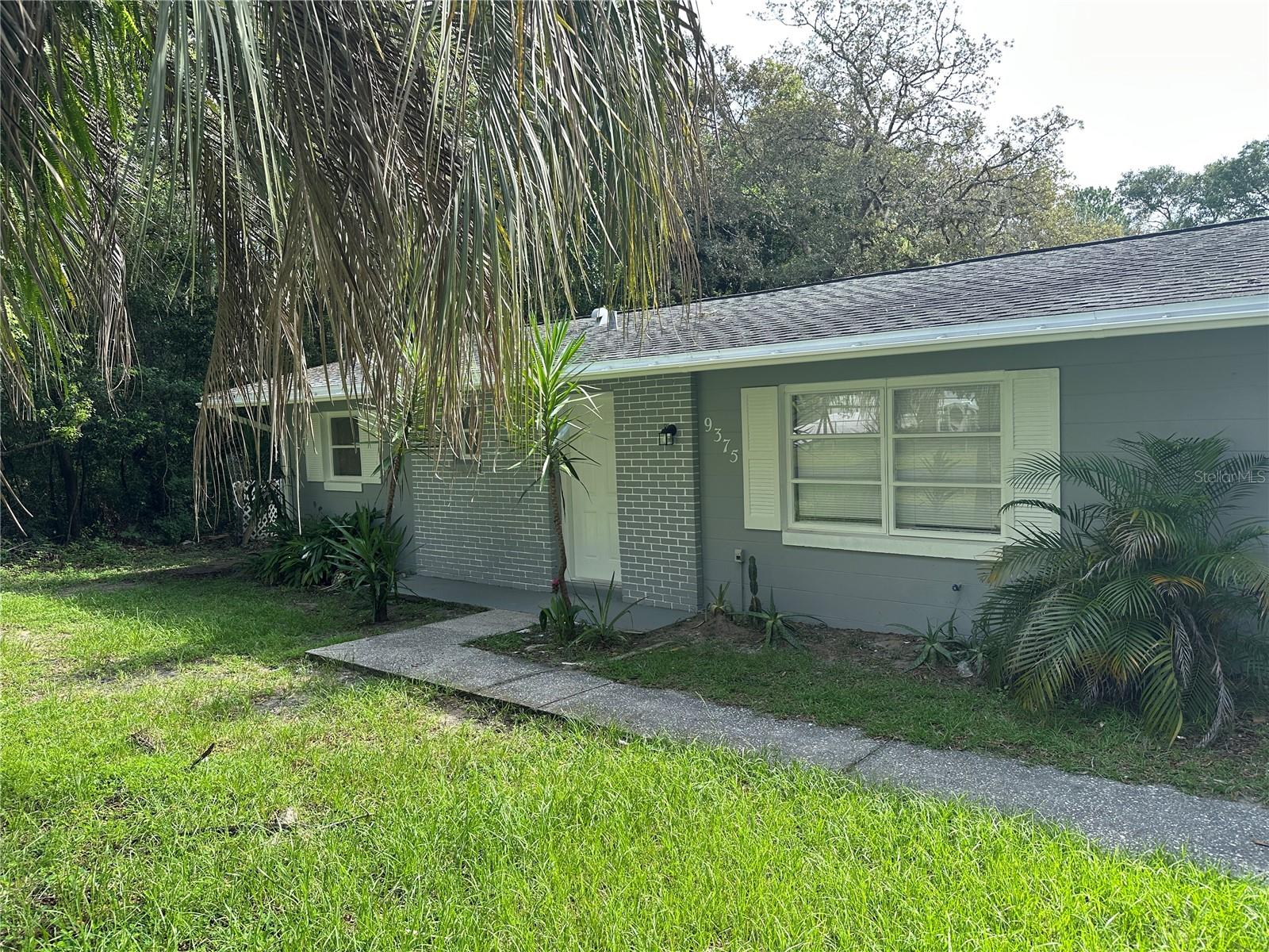 CUTE AND COZY NICELY RENOVATED 2/1.5 HOME WITH A 1 CAR GARAGE IN CITRUS SPRINGS, FL. SPACIOUS FENCED BACKYARD. FRESHLY PAINTED INTERIOR AND EXTERIOR, NEW FLOORING, KITCHEN AND BATHROOMS. NEW STAINLESS STEEL APPLIANCES. TENANT RESPONSIBLE FOR ALL UTILTIES AND THE LAWN. OWNER APPROVAL RAPID, MONTHLY HOUSEHOLD INCOME MUST EQUAL 2XS THE RENT RATE. CREDIT AND BACKGROUND CHECK REQUIRED. SMALL PET WELCOME WITH NON-REFUNDABLE PET FEE. YOUR VOUCHER IS WELCOME. APPLIANCES WILL BE INSTALLED BEFORE MOVE-IN.