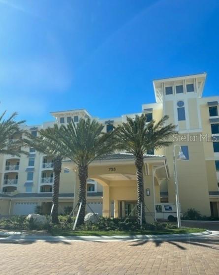 SUNSET POINTE - Residential