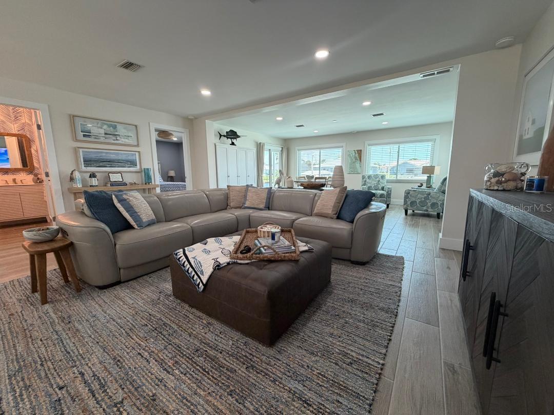 COUNTRY CLUB COVE SEC 14 - Residential