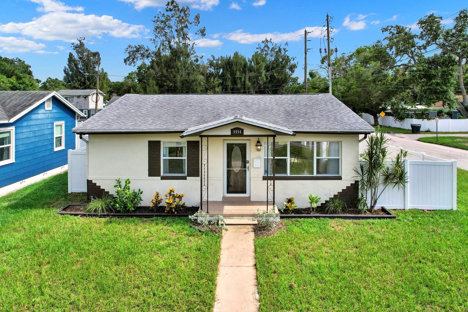 Lease-to-Own Opportunity – 2BR/1BA Updated Home on a Corner Lot.
Flexible terms available — no bank qualification required. Low or bad credit scores are welcome.
A portion of the monthly rent can be applied toward the purchase price for qualified applicants.
This beautifully maintained 2-bedroom, 1-bathroom block home is located on a spacious corner lot in the heart of St. Petersburg. It offers the ideal blend of charm and functionality, featuring original terrazzo flooring and a bright, freshly painted interior.
The eat-in kitchen includes solid wood cabinetry, stainless steel appliances, and abundant natural light. Both bedrooms are generously sized. Additional highlights include a 1-car garage, carport, central A/C, and recent updates to the roof (2017) and water heater (2017).
Enjoy a large yard with mature trees, plus convenient access to downtown St. Pete, Gulfport, public transportation, nearby parks, and the Pinellas Trail.