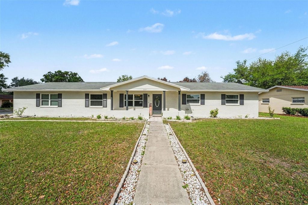 Photo of 6227 E Somerset Dr E Drive, Lakeland, FL 33813 (MLS # L4961144)