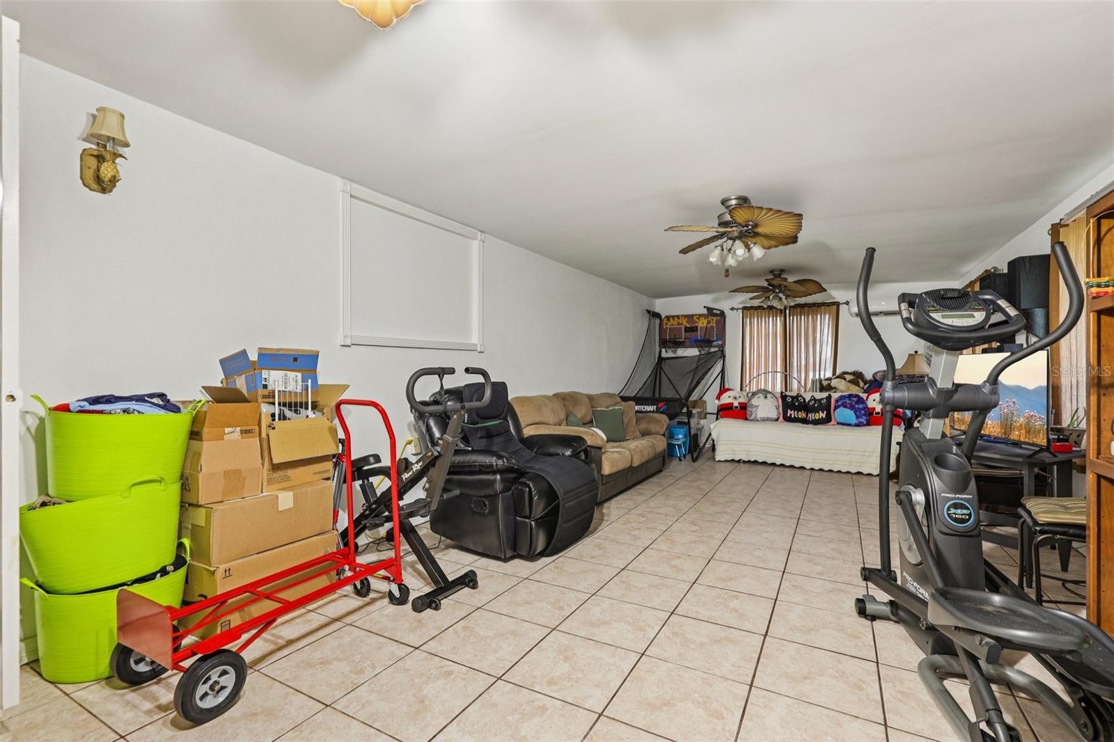 UNIVERSAL ESTATES SOUTH ADD - Residential