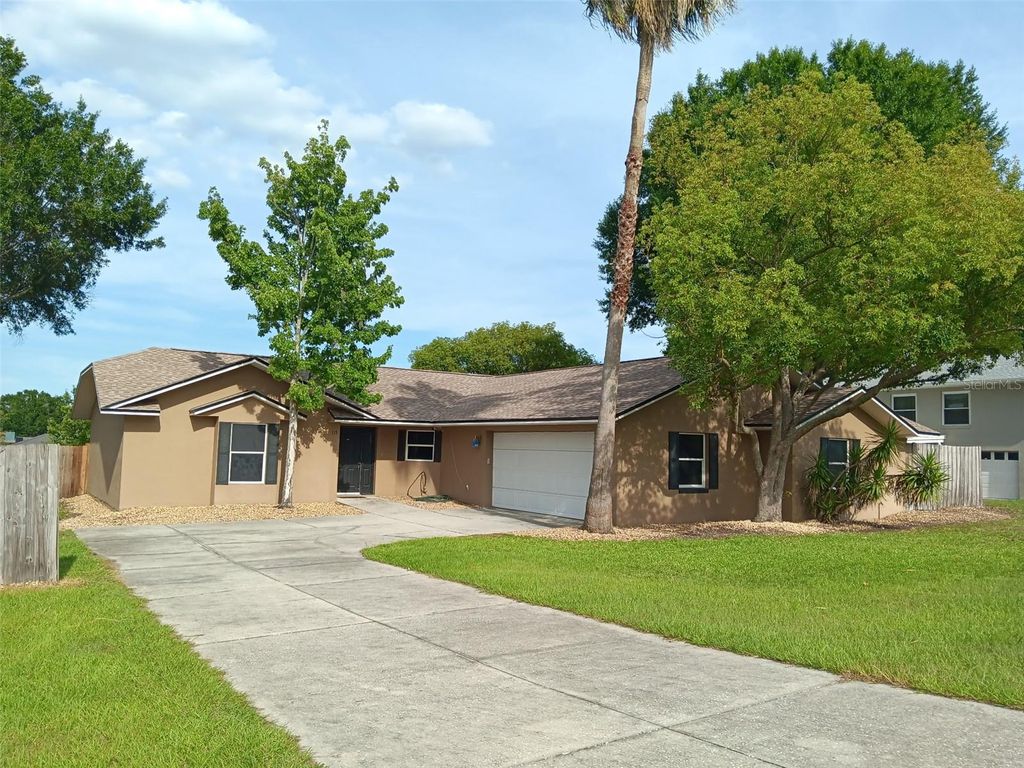 Photo of 115 N Ramona Avenue, Lake Alfred, FL 33850 (MLS # G5113515)