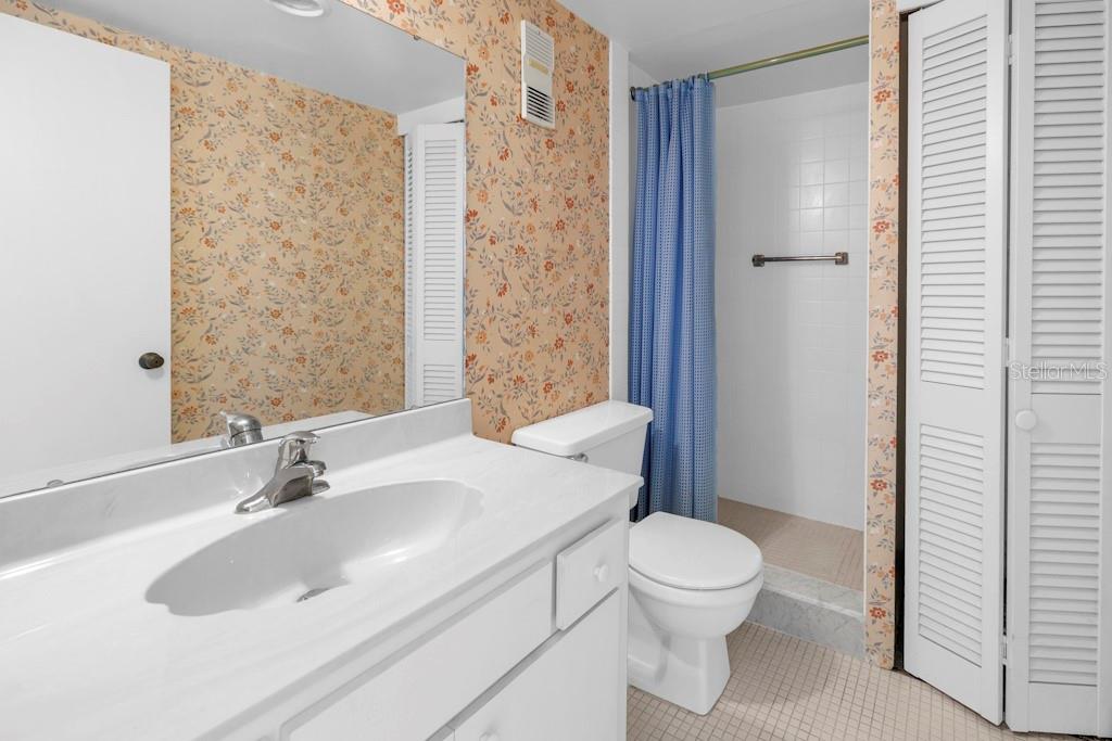 KEY CAPRI CONDO - Residential