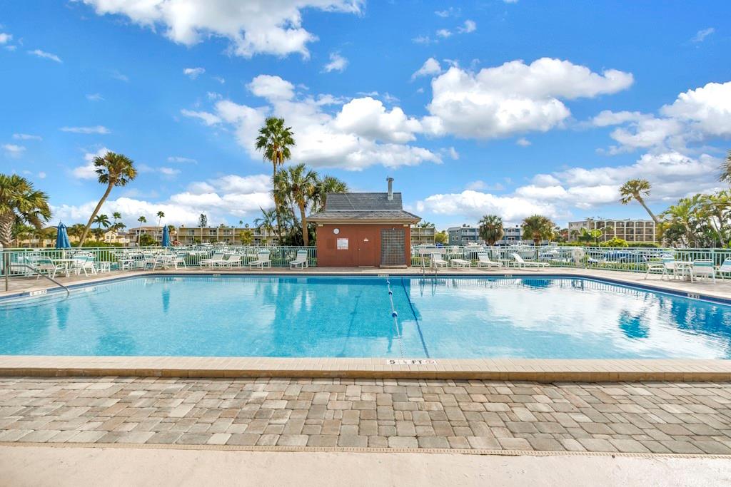 KEY CAPRI CONDO - Residential