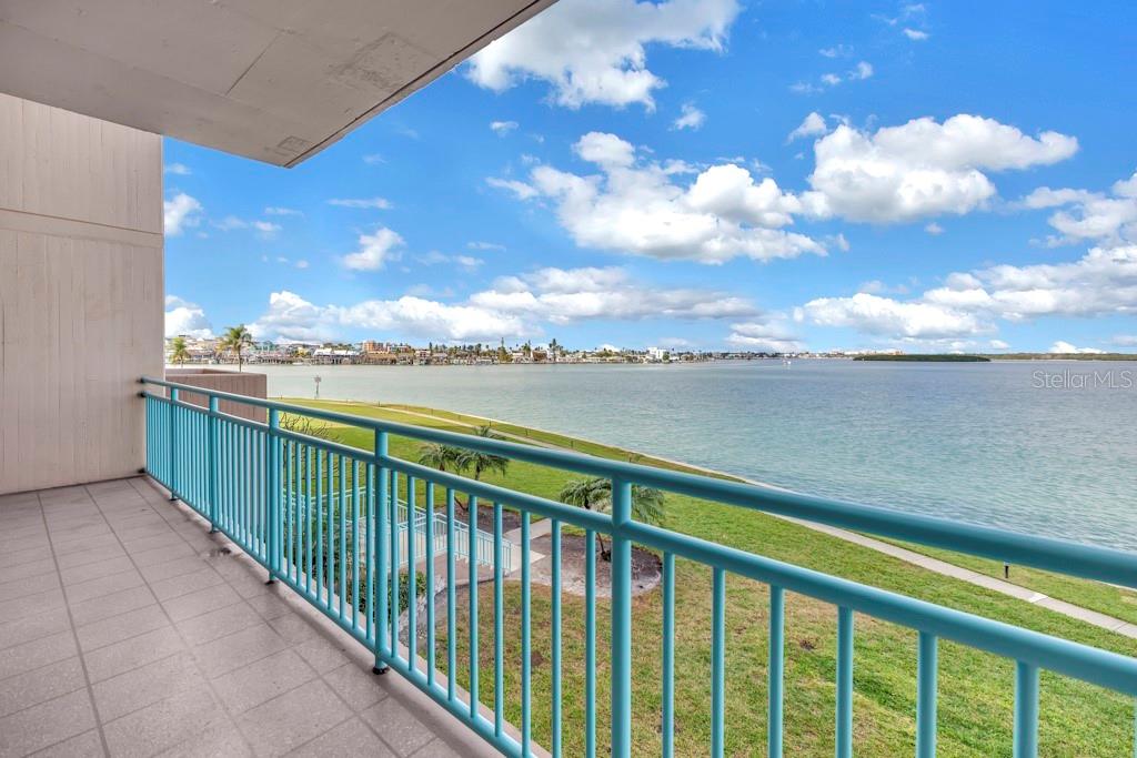 KEY CAPRI CONDO - Residential