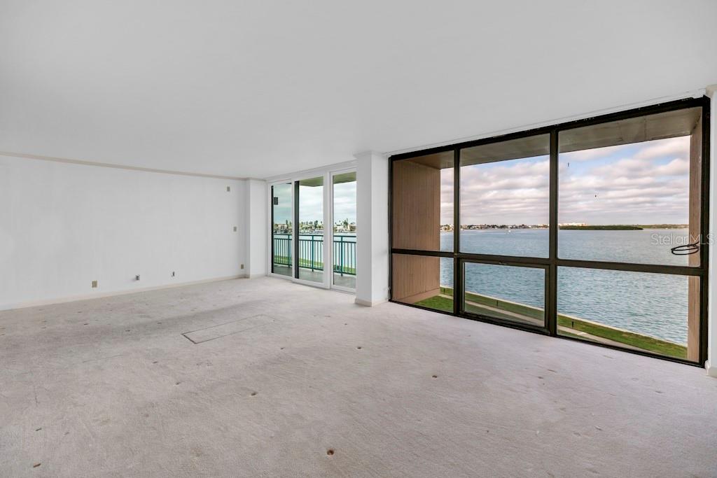 KEY CAPRI CONDO - Residential