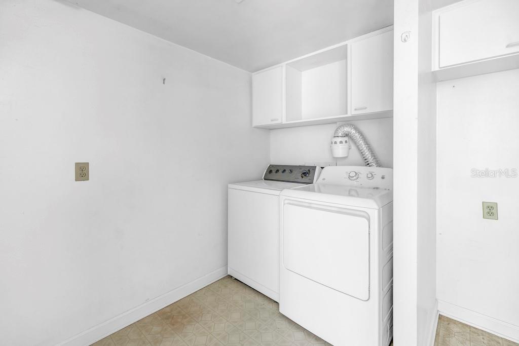 KEY CAPRI CONDO - Residential