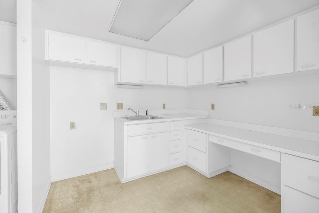 KEY CAPRI CONDO - Residential