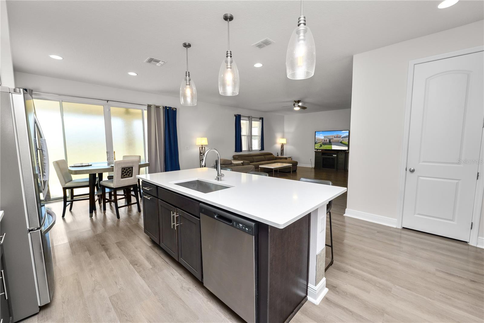 LAKE SMART POINTE - Residential