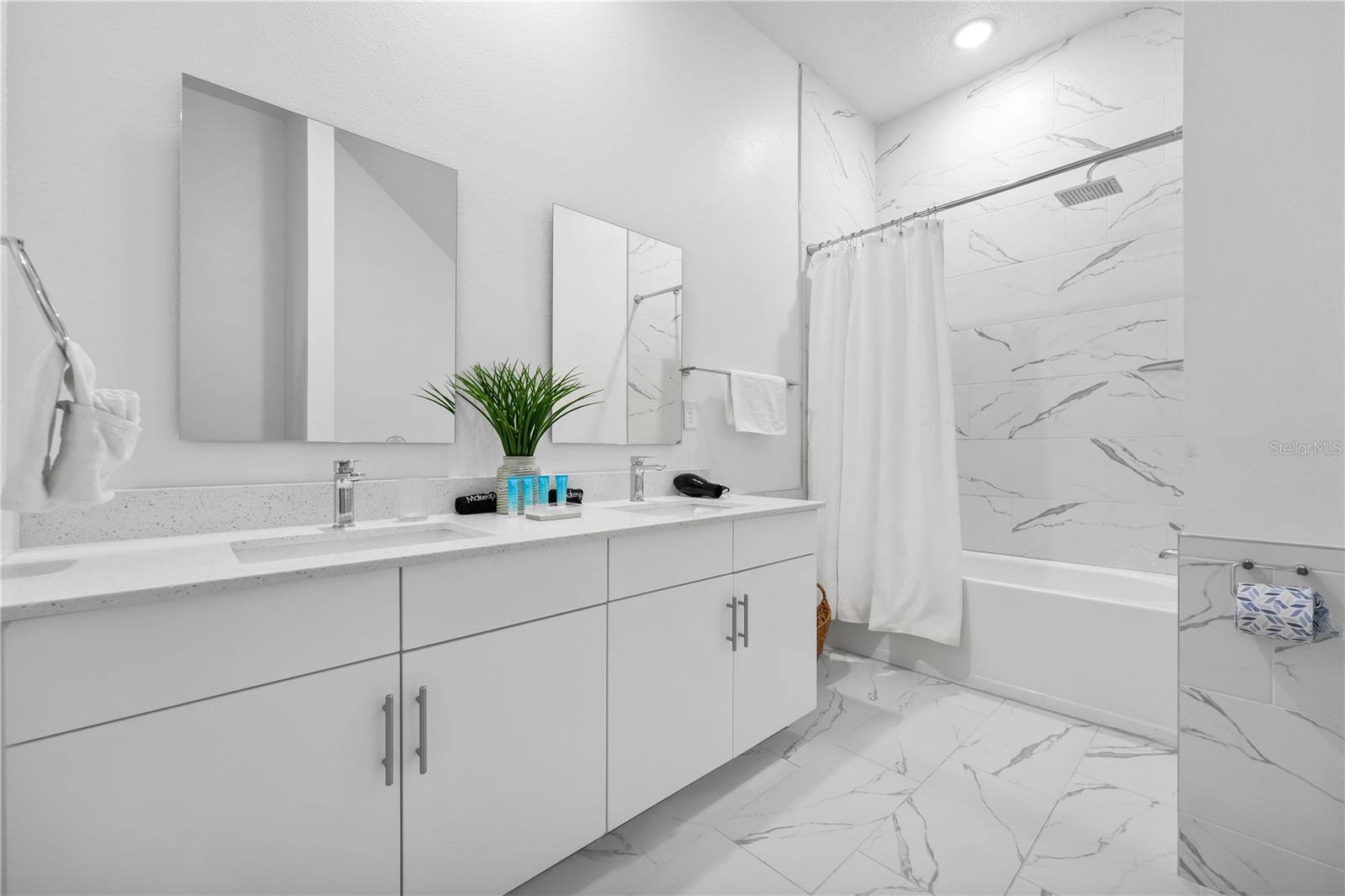 AZUR RESIDENCE - Residential