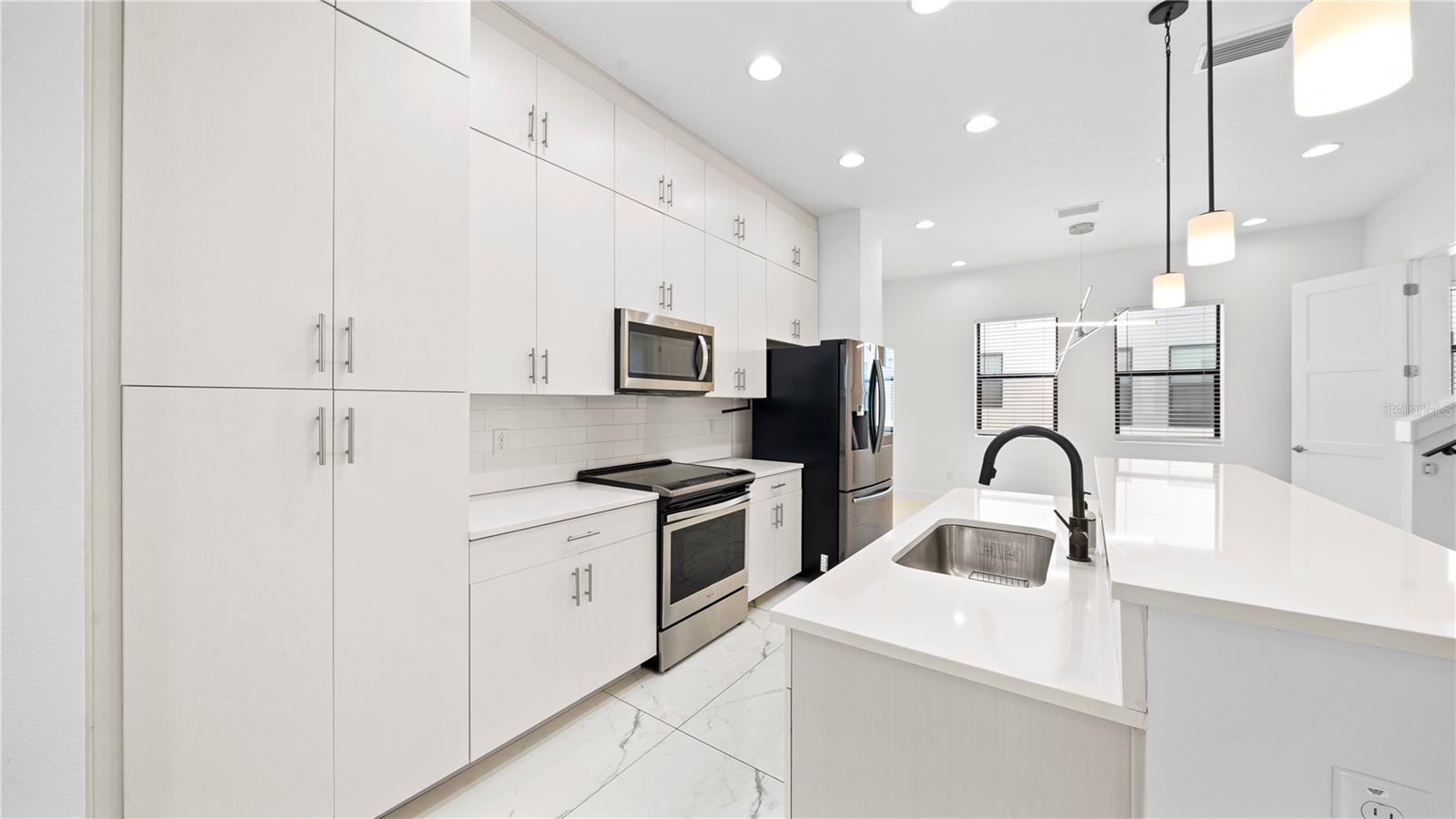 LAS AZOTEAS TWNHMS - Residential Lease