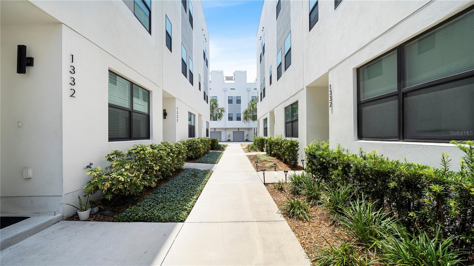 LAS AZOTEAS TWNHMS - Residential Lease
