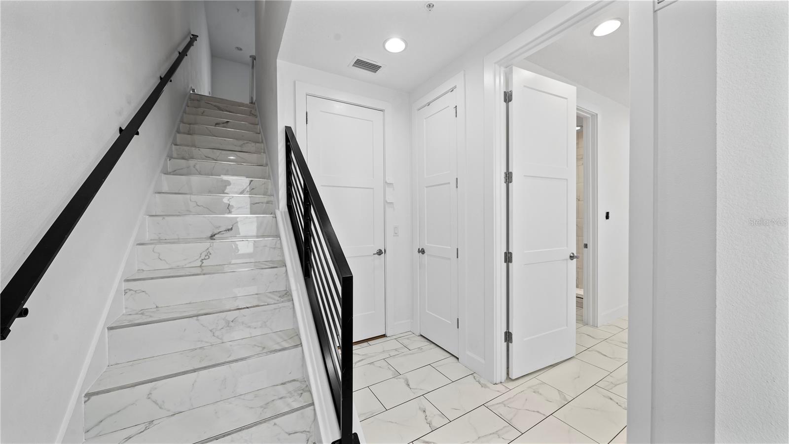 LAS AZOTEAS TWNHMS - Residential Lease