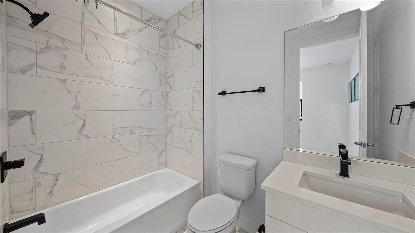 LAS AZOTEAS TWNHMS - Residential Lease
