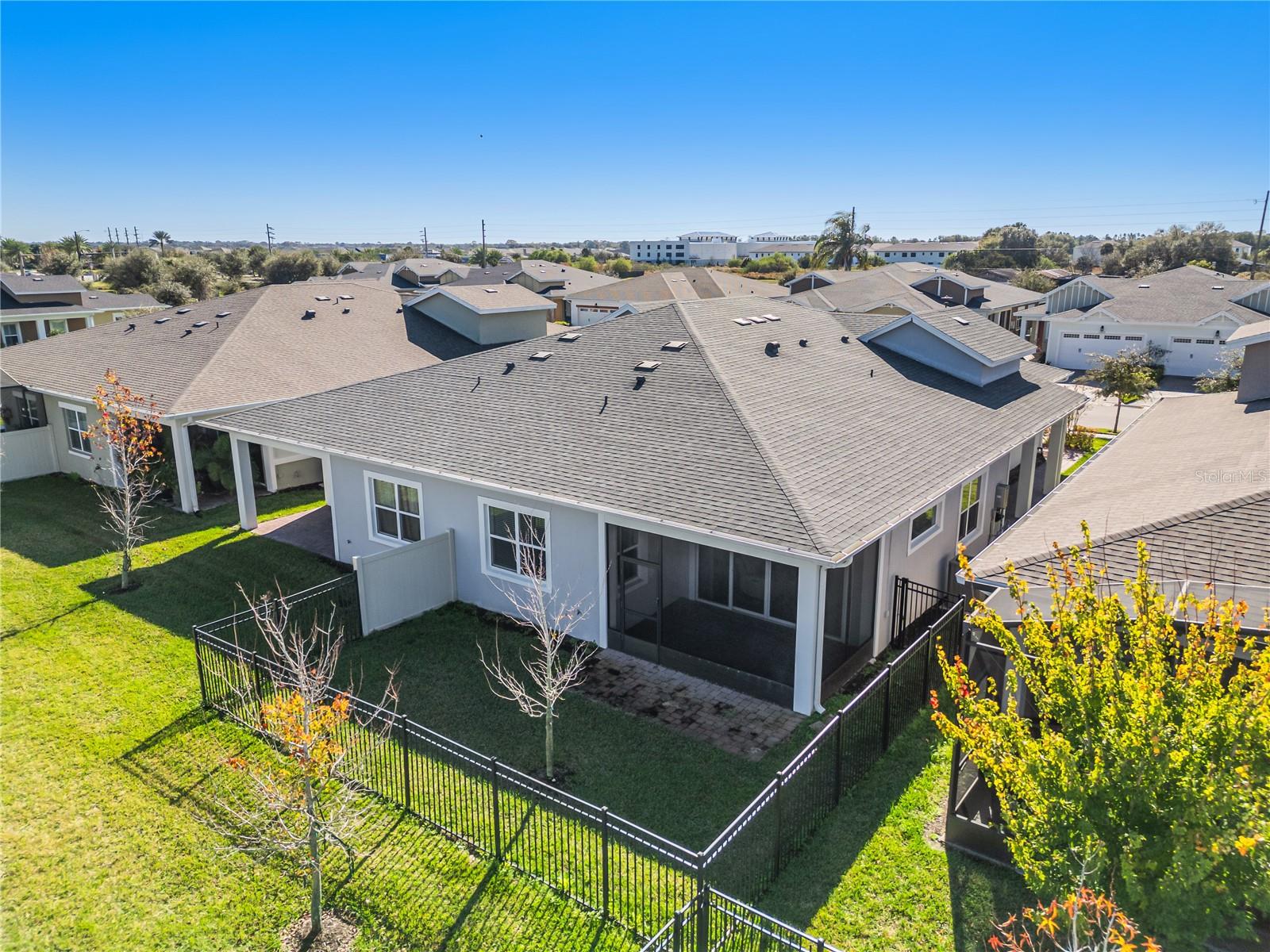 TWIN LAKES - Residential