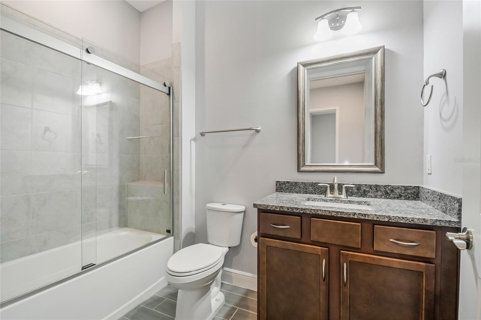 TWIN LAKES - Residential