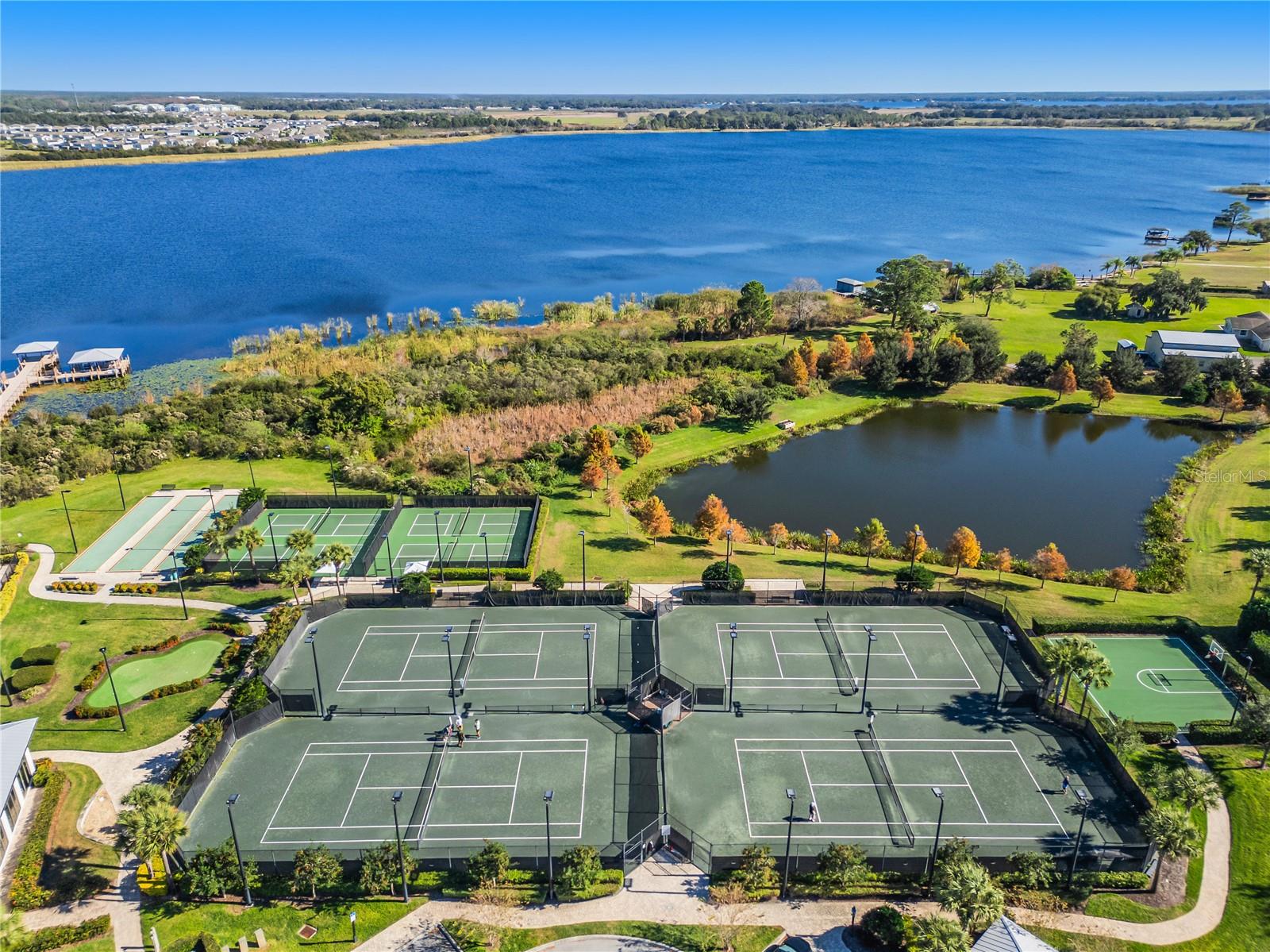 TWIN LAKES - Residential