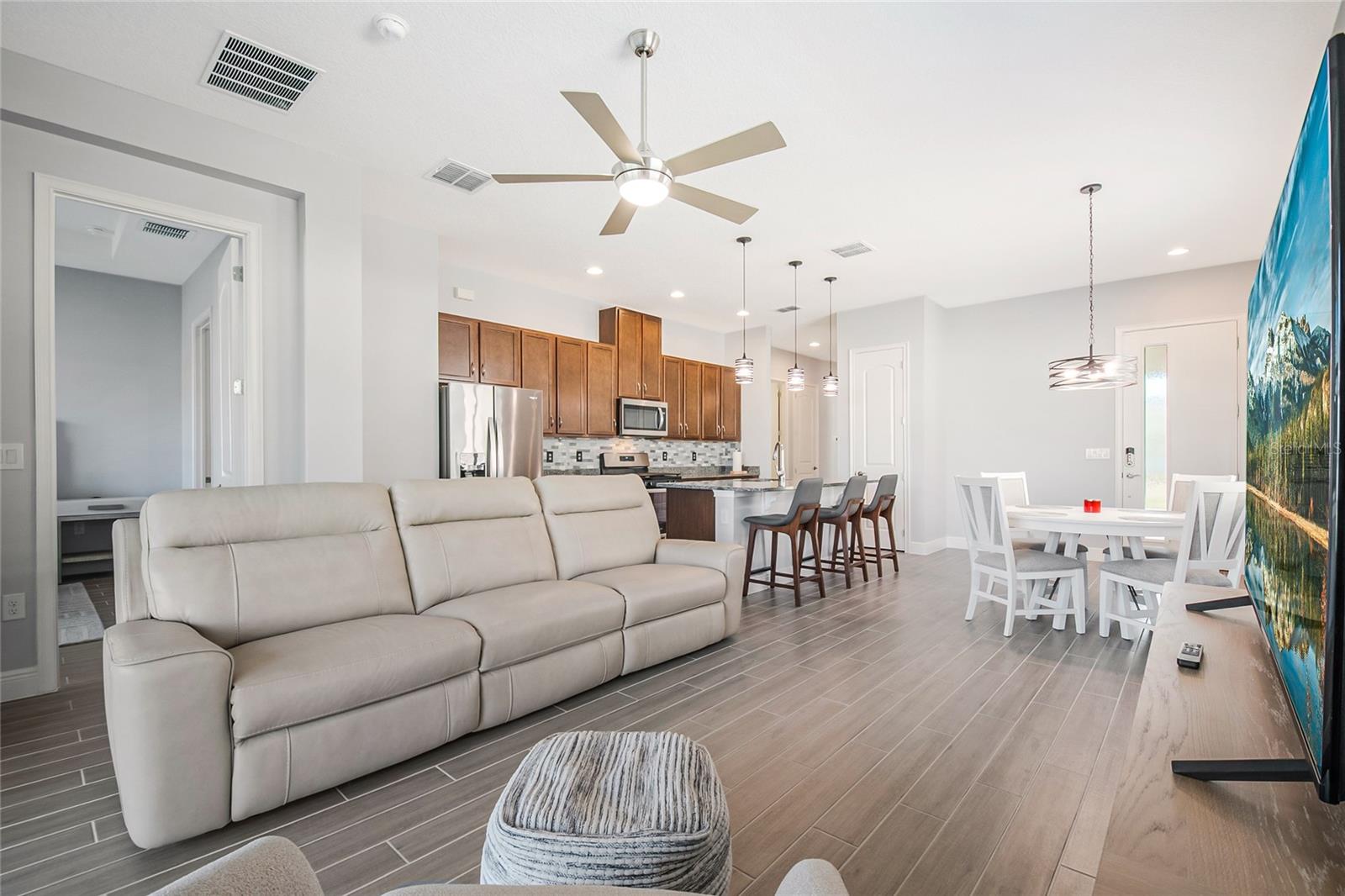 TWIN LAKES - Residential