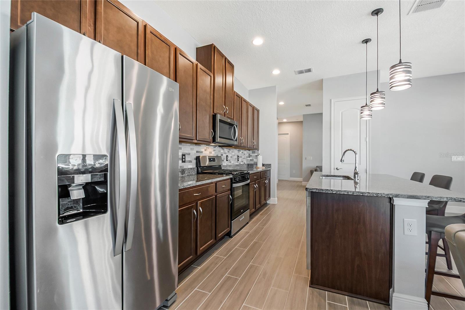 TWIN LAKES - Residential